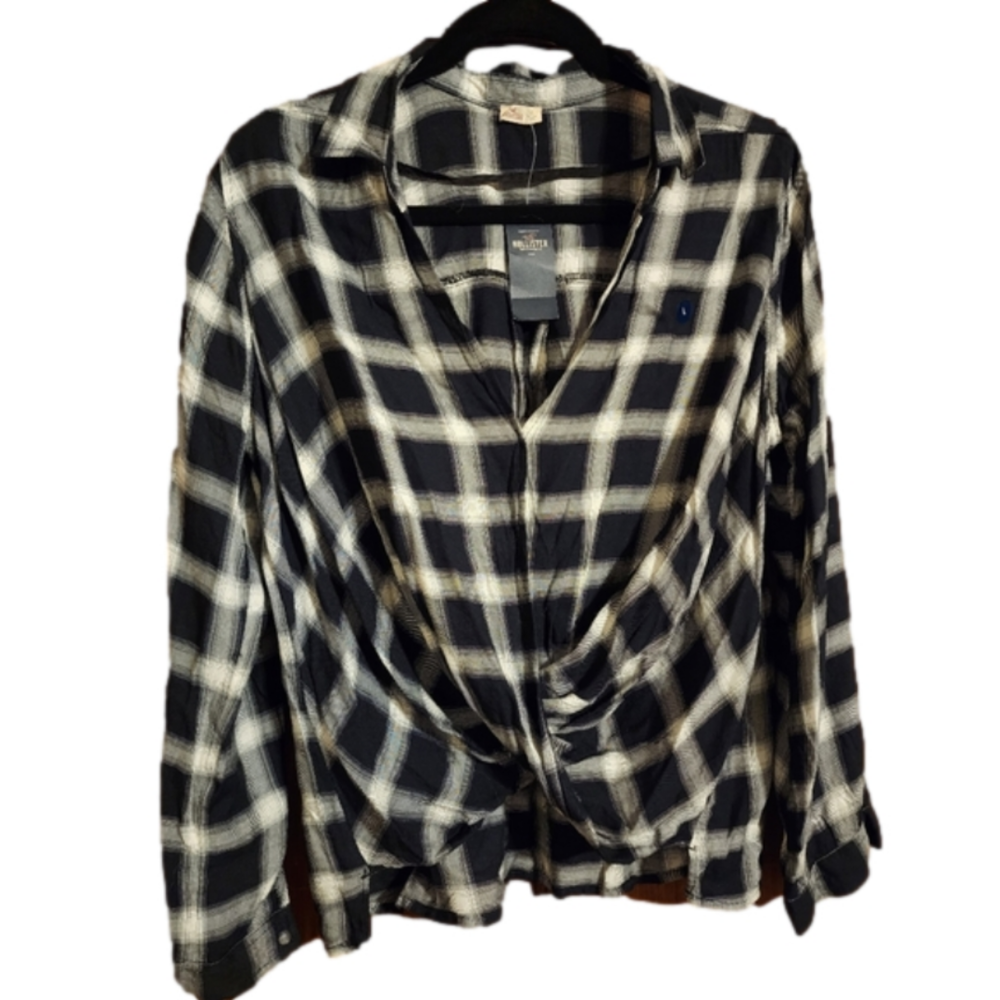 Hollister black and white plaid long sleeve v neck lightweight blouse size L